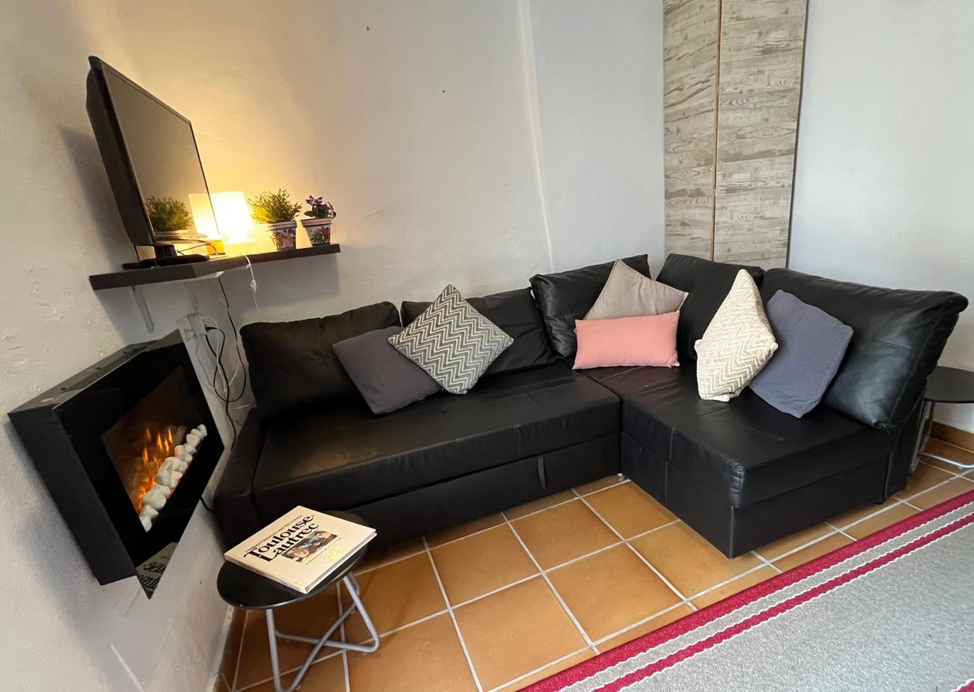 Tiny Spanish House 卡萨雷斯 外观 照片